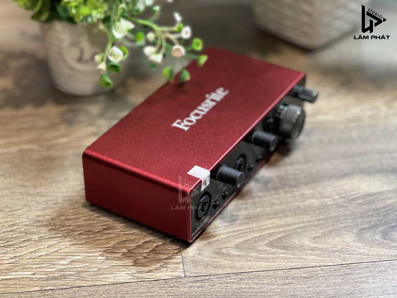 Sound card focusrite 2i2 trong combo solo gen 3 micro AKG P120