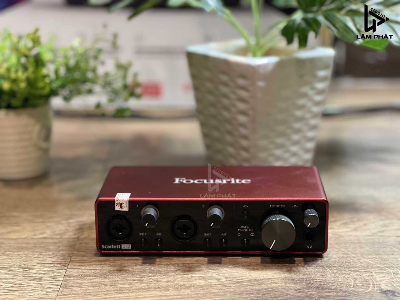 Sound card Focusrite 2i2 trong Combo Focusrite 2i2 Micro Shure SM58S