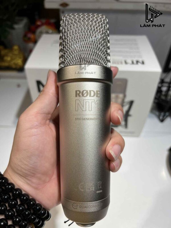 Review so sanh Micro AKG P420 va RODE NT1 5TH
