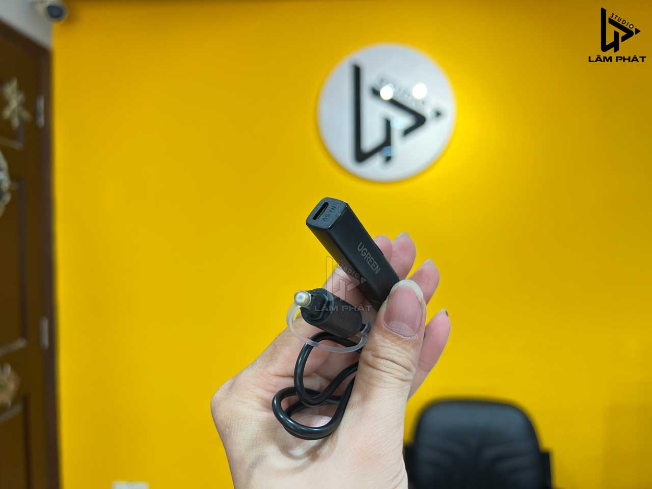 Bộ phát Bluetooth 5.0 từ cổng Optical Hỗ trợ âm thanh chất lượng cao chính hãng Ugreen 2 Bộ phát Bluetooth 5.0 từ cổng Optical Hỗ trợ âm thanh chất lượng cao chính hãng Ugreen